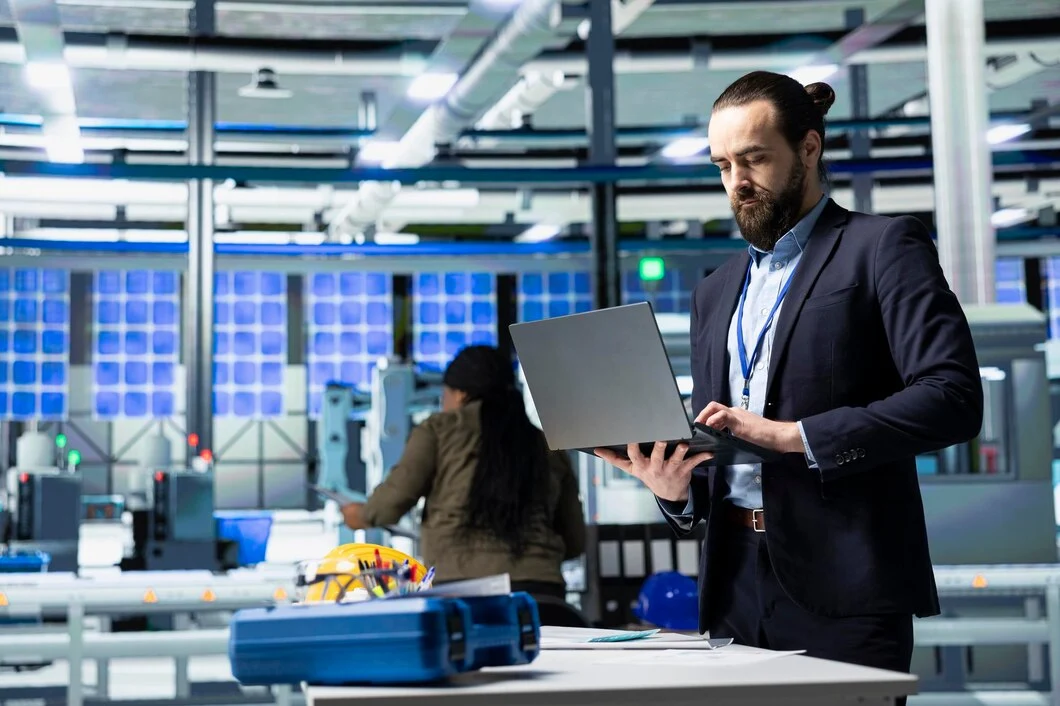 A graphic illustrating a digital workplace with connected icons for files, chat, and cloud services, emphasizing the central role of an IT help desk.